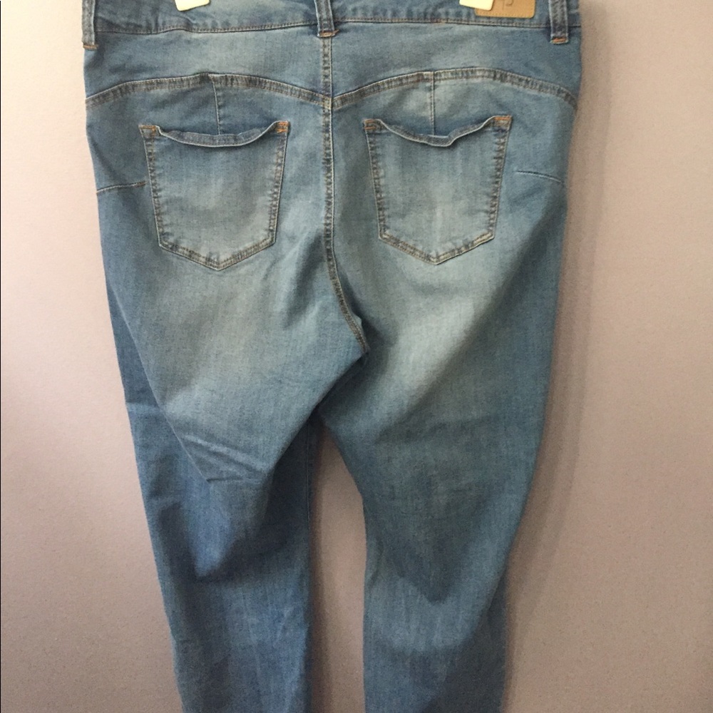 🦋 Jeans 🦋 - Picture 2 of 4